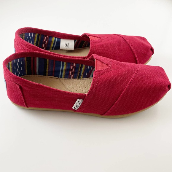 Tom’s Women’s Red Canvas Moccasin Flats - Picture 6 of 9